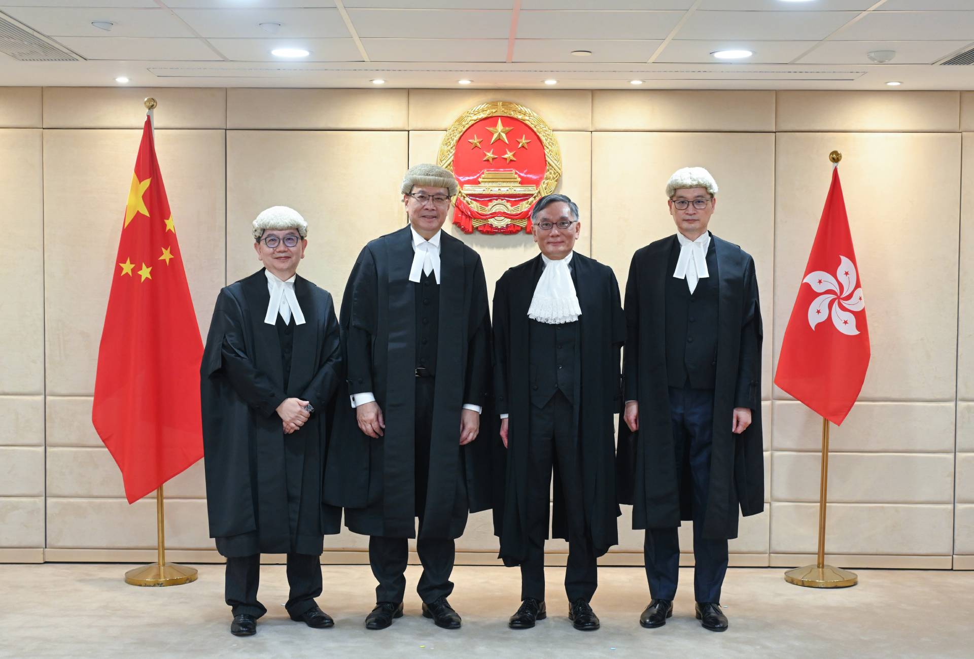 黃敬華法官（左二）獲委任為終審法院司法常務官及高等法院高級副司法常務官